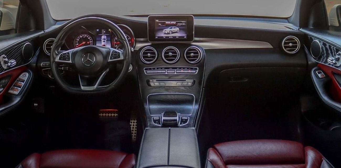 Mercedes-Benz GLC 250 4MATIC 2.0L Mercedes GLC 250, 2018, 4MATIC, GCC, original paint accident-free in excellent condition