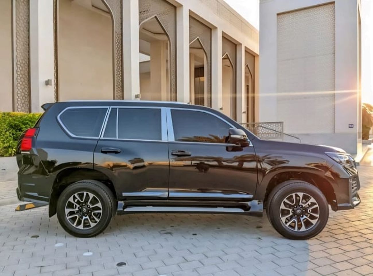 تويوتا برادو TX-L 4.0L LHD-AUTOMATIC-PETROL-4WD-7 SEATS-5 DOORS