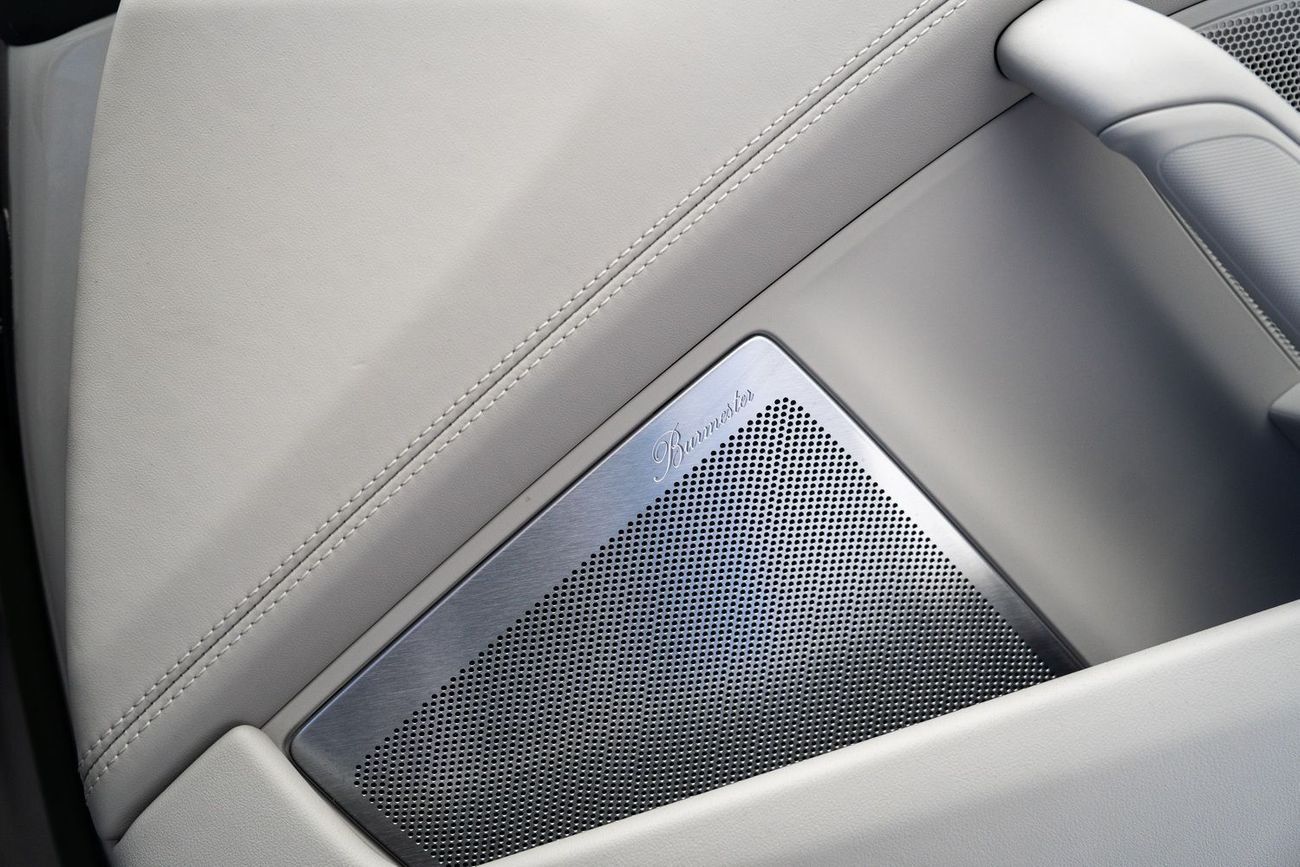 بورش 911 Turbo S 3.8L (640 HP) Convertible