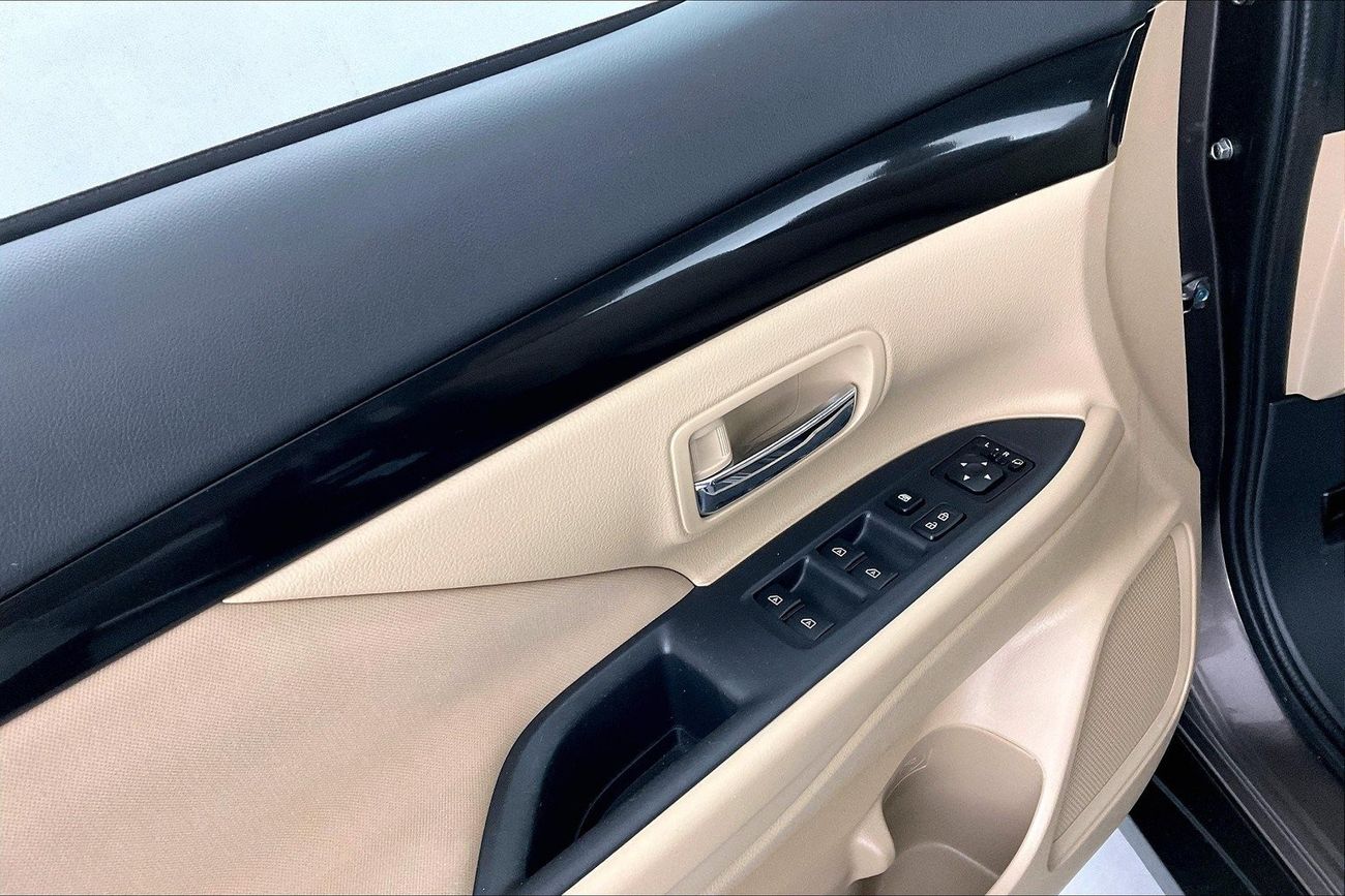 Mitsubishi Outlander GLX Midline| 1 year free warranty | Flood Free