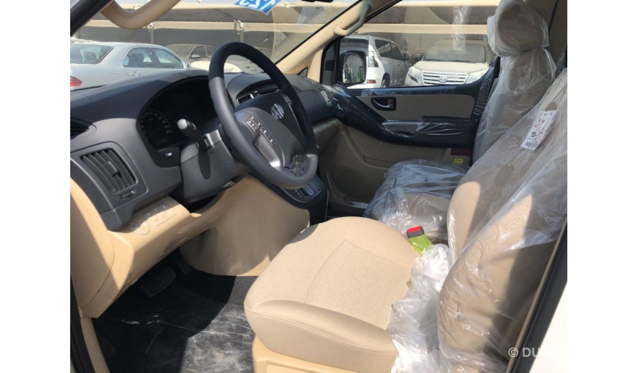 Hyundai H-1 Seats 12