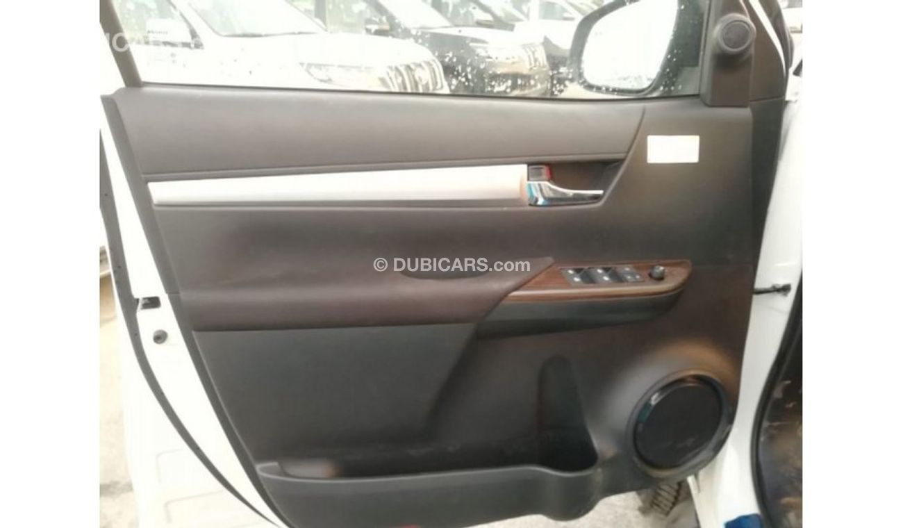 تويوتا هيلوكس 4X4 Double Cabin 2.7L Full Option A/T