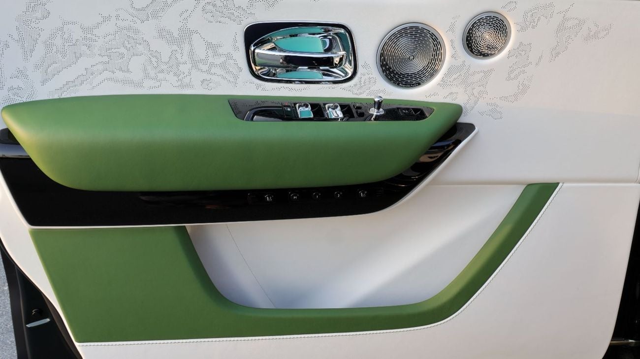Rolls Royce Cullinan STANDARD Rolls Royce Cullinan - Silver Badge - 2026