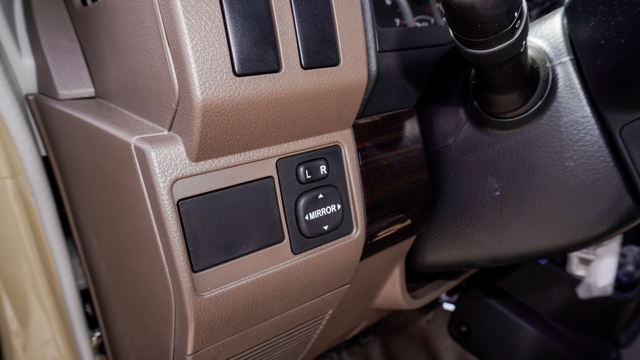 تويوتا لاند كروزر بيك آب LX 4.0 L V6