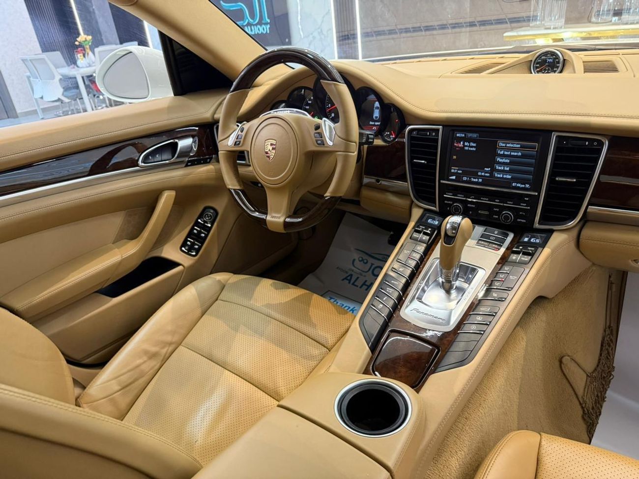 Porsche Panamera PLATINUM PORSCHE PANAMERA V8 || FULLY LOADED || GCC || ACCIDENTS FREE || AMAZING CONDITION