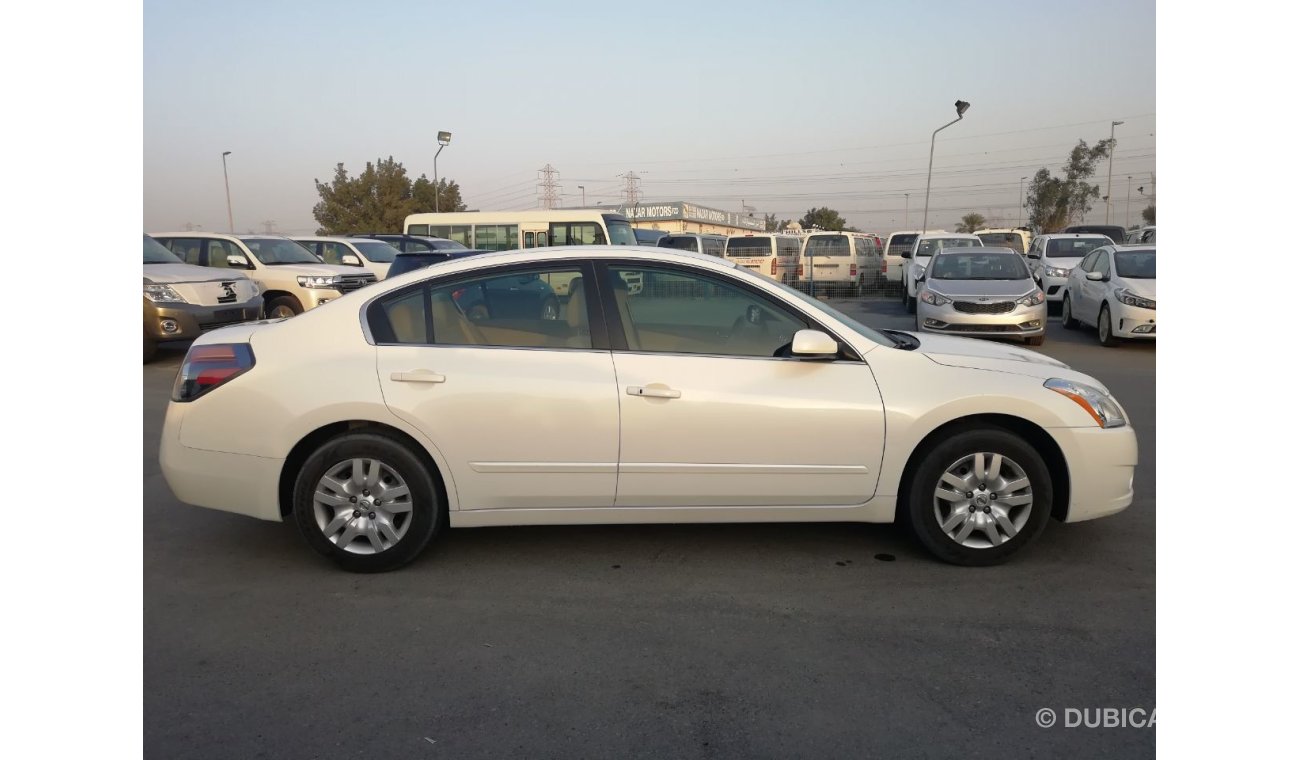 Nissan Altima mid options 2012