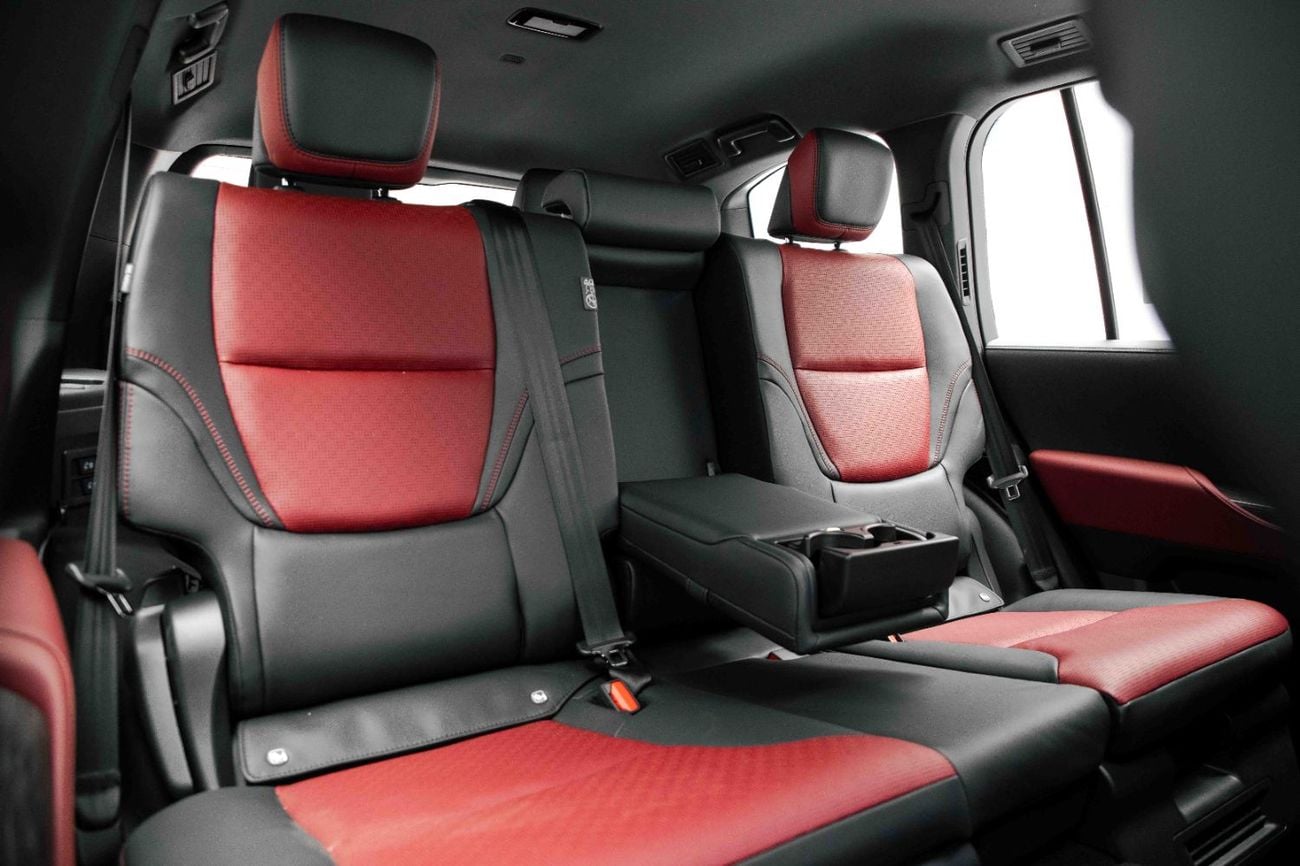 تويوتا لاند كروزر LC300 GR Sport 3.5L Hybrid - Precious White Inside GRS Black & Dark Red | Export