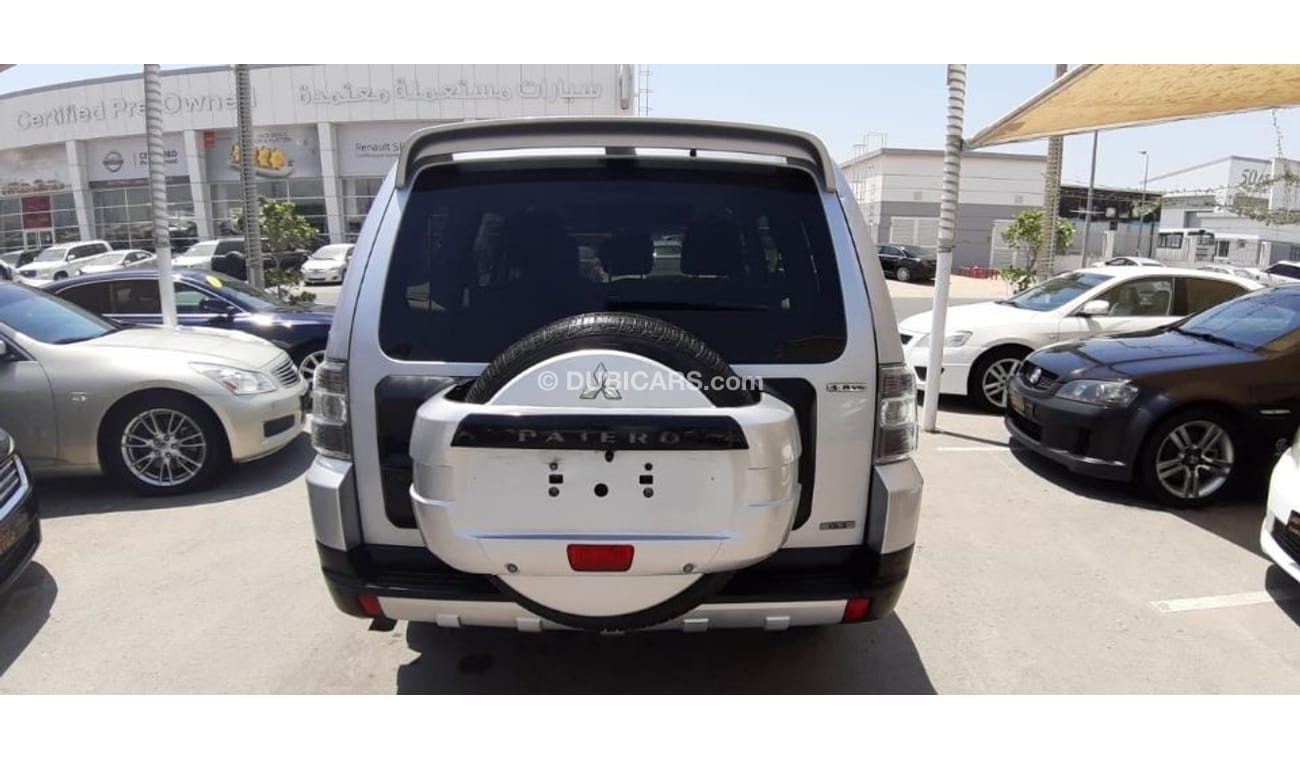 ميتسوبيشي باجيرو متسوبيشي باجيرو خليجي 3.8بحاله الوكاله لاتحتاج لا مصاريف بحاله بدون حوادث رقم واحد فتحه جلد حساسات ف