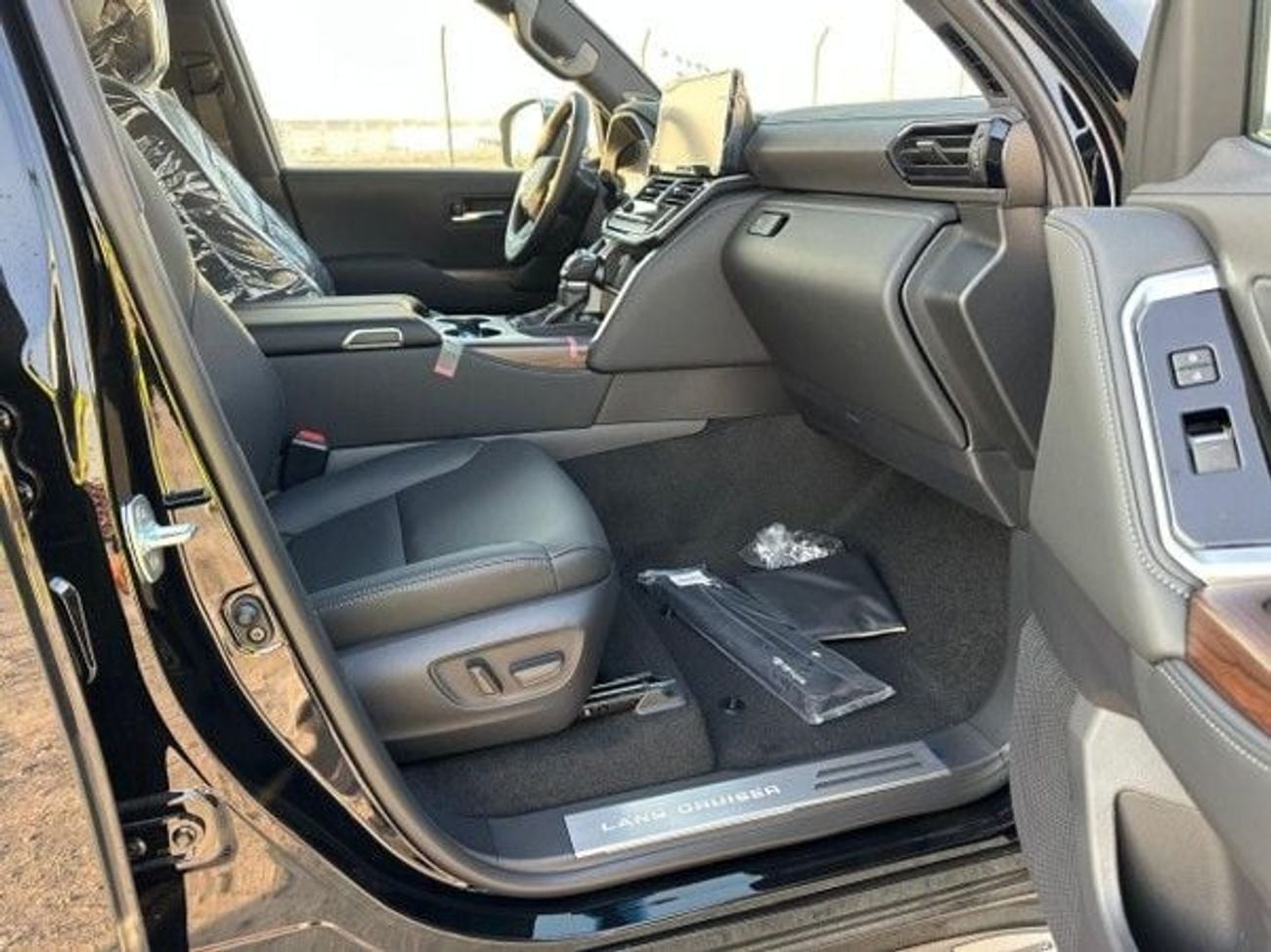 Toyota Land Cruiser 2026 Toyota Land Cruiser LC300 VX (High-Option with Radar) 3.5L V6 Twin Turbo Petrol A/T 4WD Export