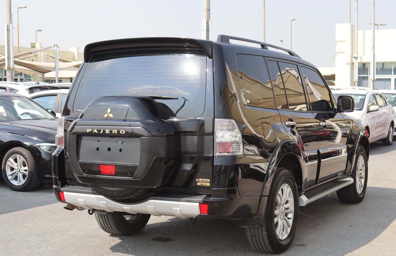 Mitsubishi Pajero GLS 3.8L Mitsubishi Pajero 2020 -GCC- Accident-free -7seats - 3.8L-V6 - KM 92000 - In excellent cond