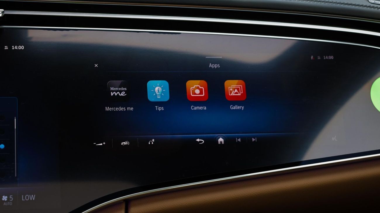 مرسيدس بنز E300 AMG EQ Boost 2.0T RWD 2026 GCC 0Km With 2 Years Unlimited Mileage Warranty @Official Dealer