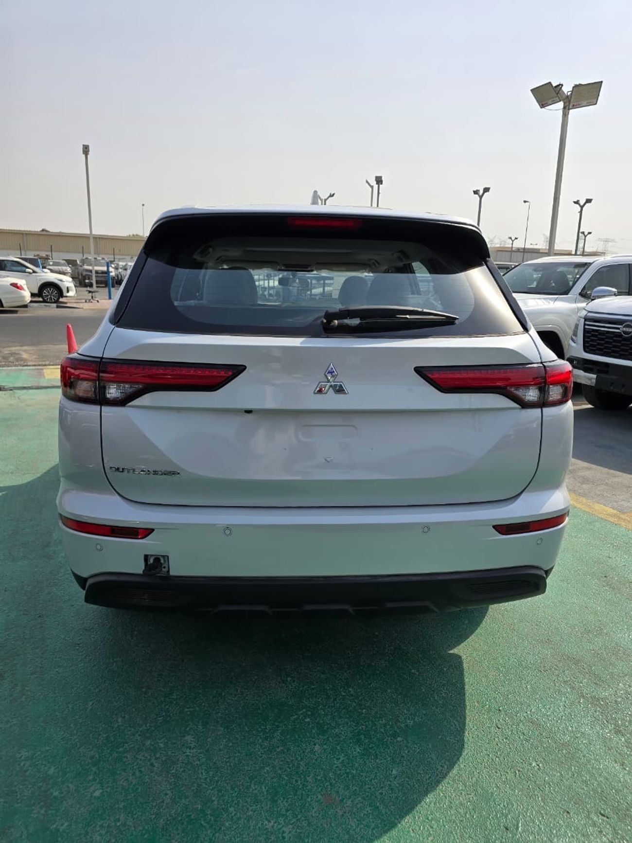 ميتسوبيشي آوتلاندر M-LINE 2.5L 2026