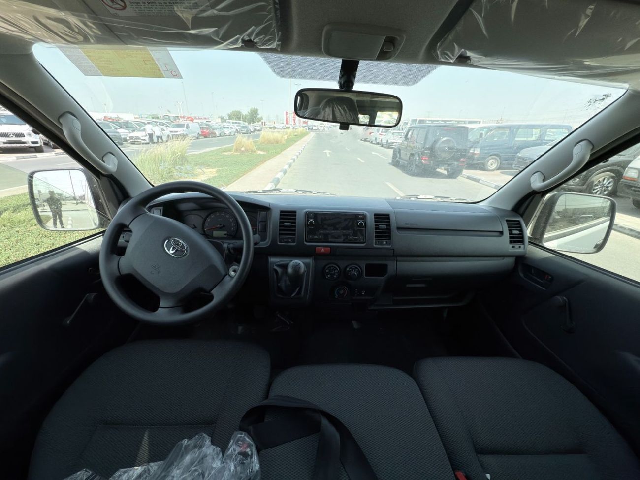 Toyota Hiace 2025 Toyota Hiace Standard-Roof 15-Seater 2.7L 4-Cyl Petrol M/T RWD (Old-Shape) Africa Only