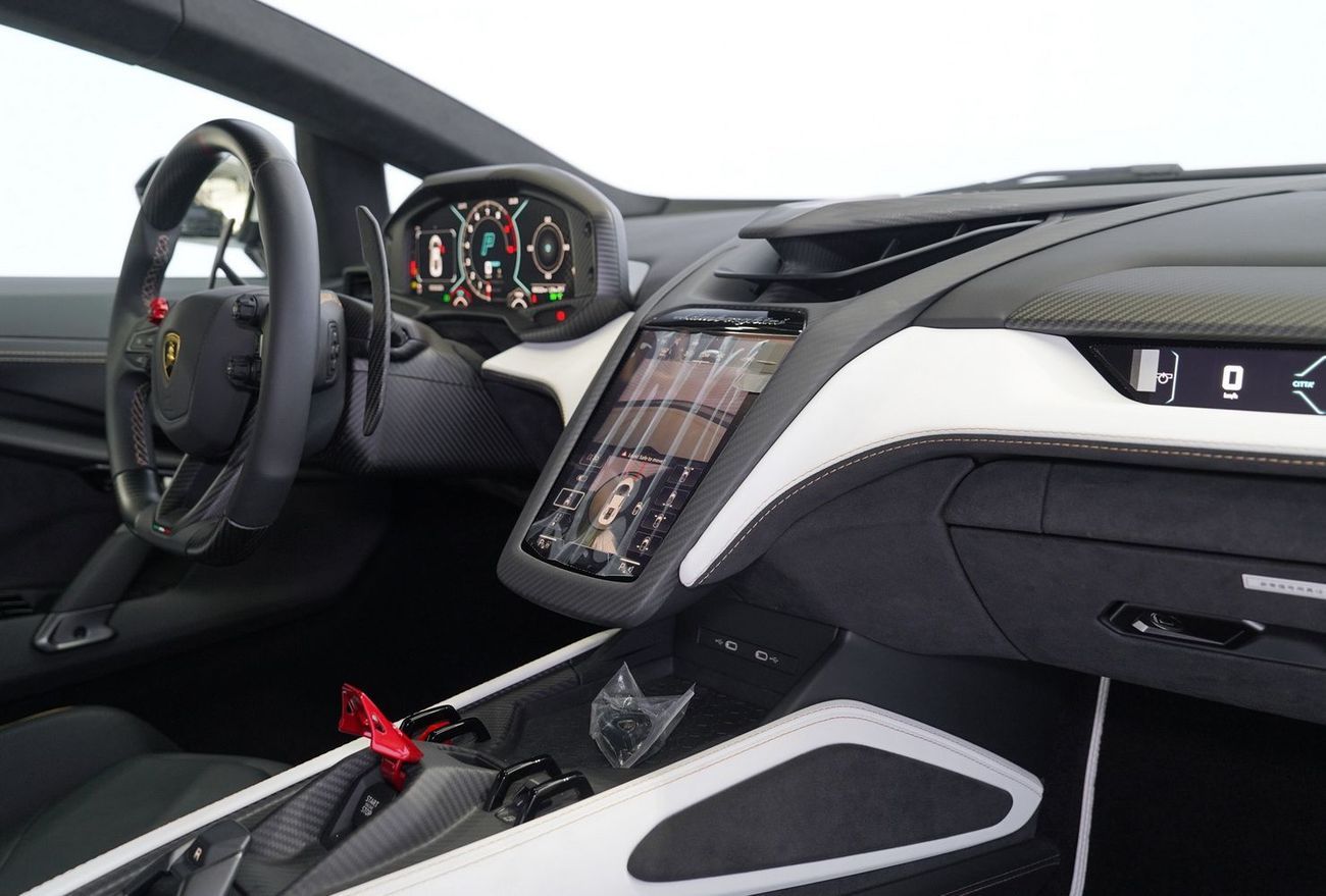 لامبورغيني ريفويلتو 6.5L V12 Hybrid