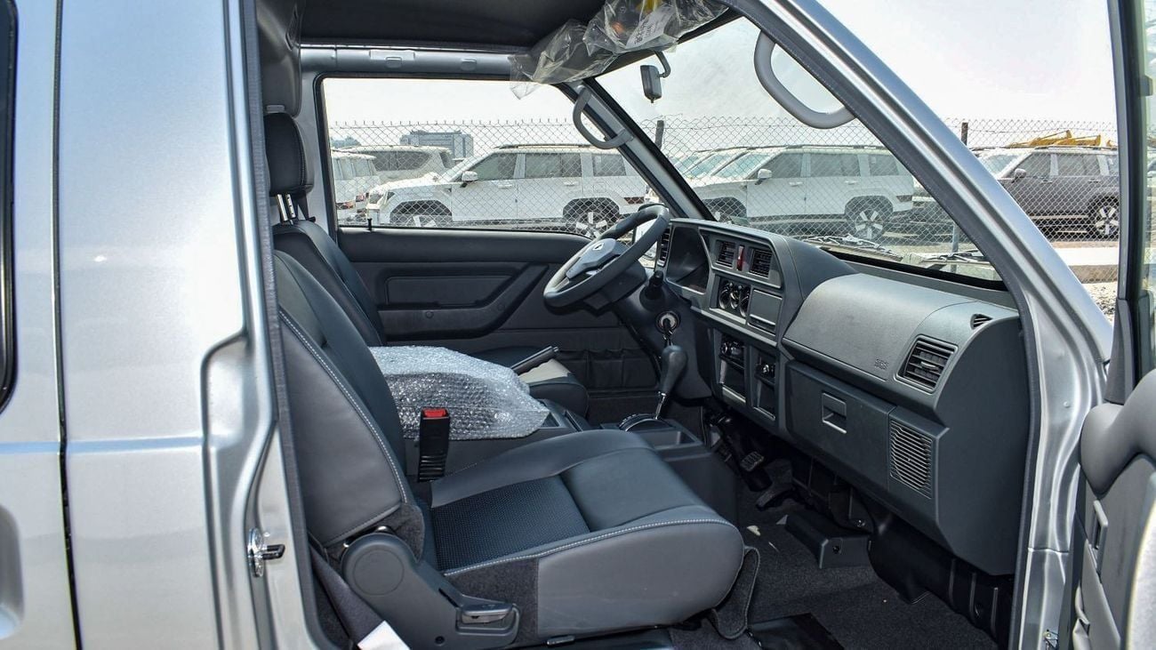 سي إم سي D 260 فان ركاب بـ 8 مقاعد