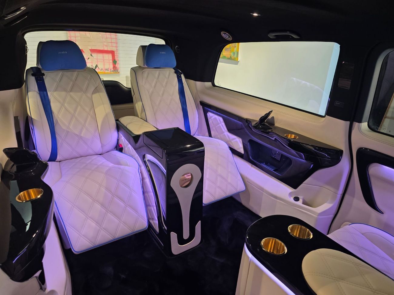 مرسيدس بنز V 300 2026 “LE REVE” – Handcrafted by ROYAL CUSTOMS in Dubai (5 Year Warranty)