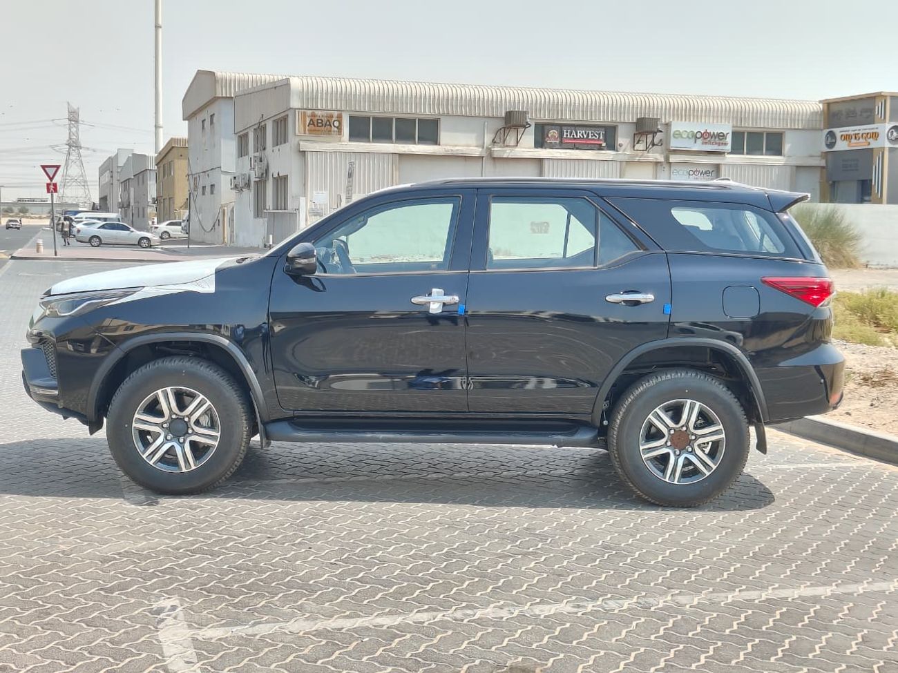 Toyota Fortuner 2025 Toyota Fortuner SR5 Mid-Option 7-Seater 2.7L 4-Cyl Petrol A/T 4x4 Only For Africa