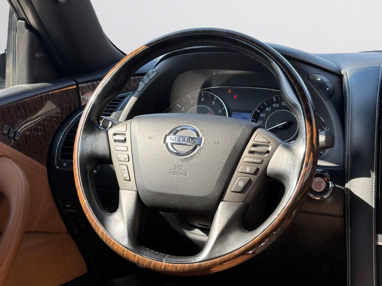 Nissan Patrol LE PLATINUM AED 2,170 P.M | 0% DOWN PAYMENT | NISSAN PATROL PLATINUM VVEL DIG | 5.6L V8 | 2015 | GCC