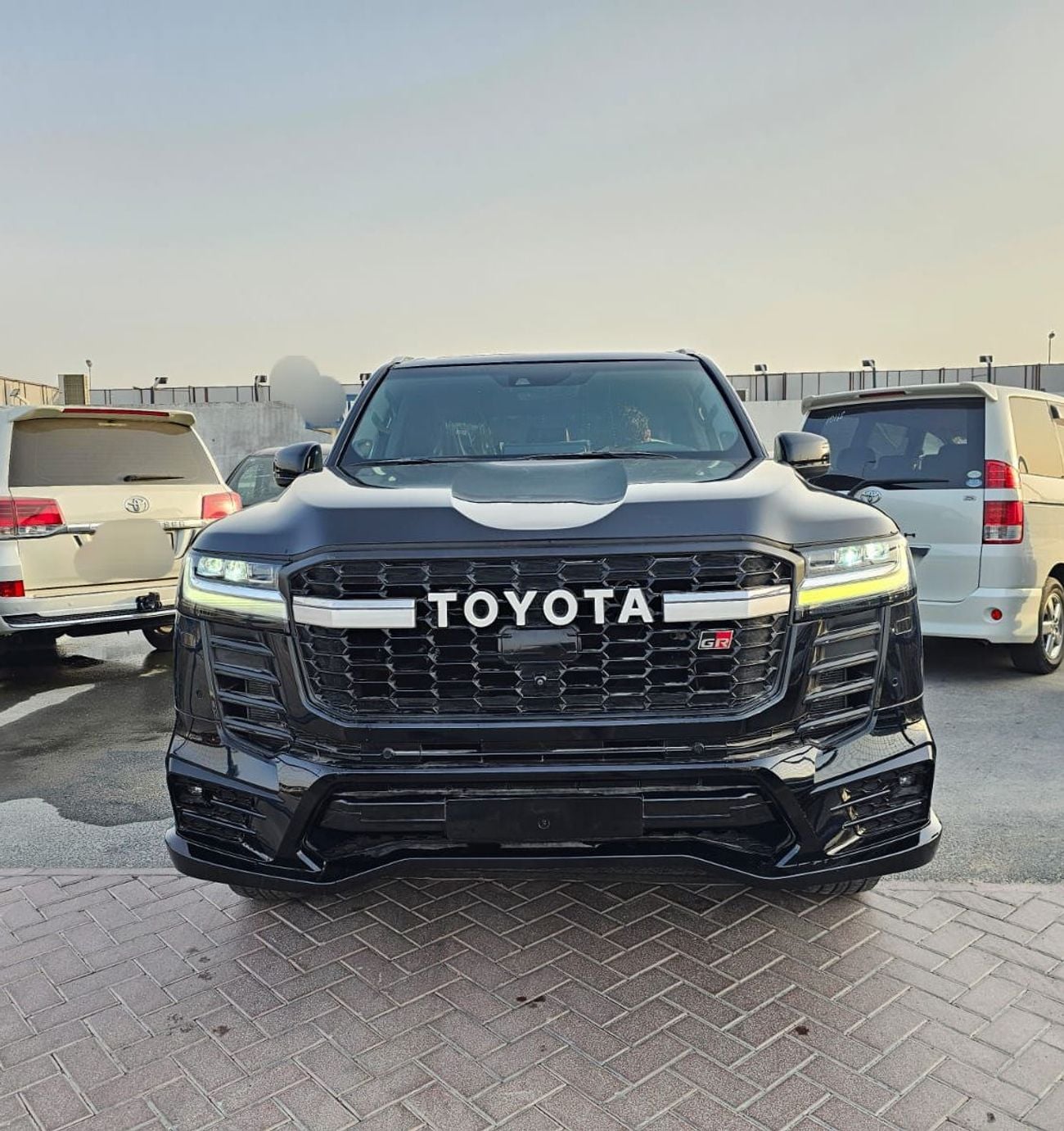 تويوتا لاند كروزر Toyota landcruise 2022MODEL twin turbo Gr sports 3.5 petrol v6 Colour Black Interior Red push start 