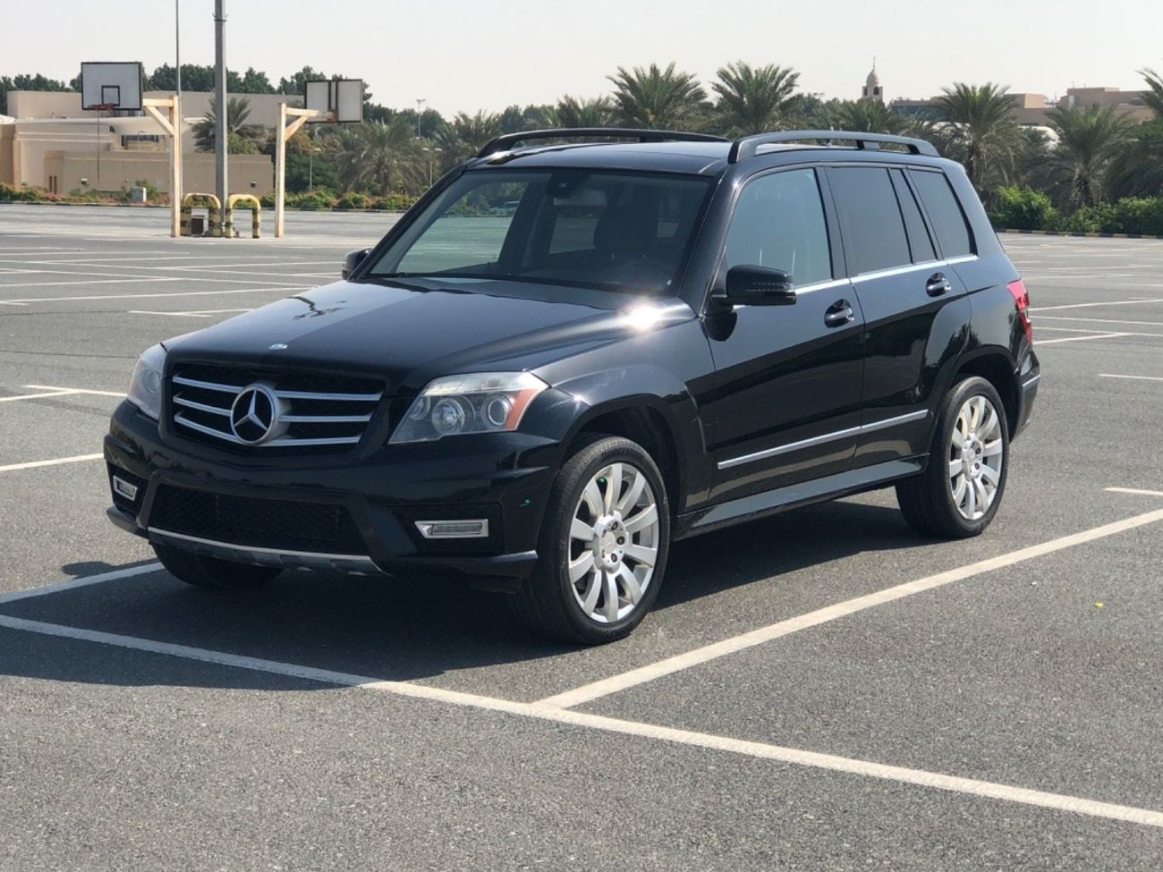 مرسيدس بنز GLK 350 موديل 2012 حاله ممتازه من الداخل والخارج
