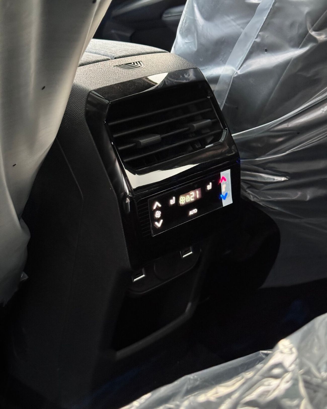 Peugeot 5008 NEW PEUGEOT 5008 GT - 1.6T - (2025 MODEL) GCC specs
