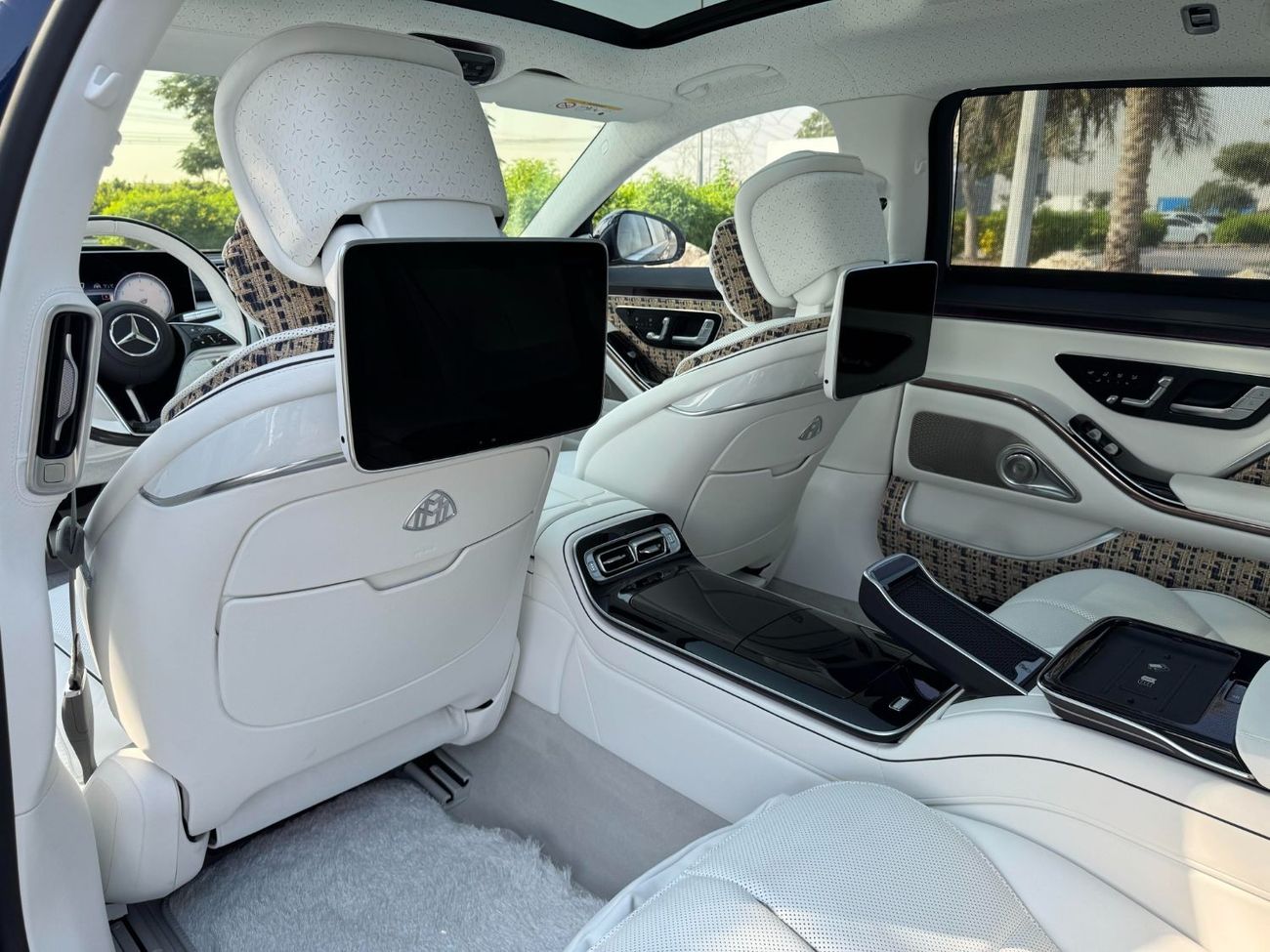 Mercedes Maybach S680 Maybach **2023**BRAND NEW GCC SPEC UNDER WARRANTY AND SERVICE