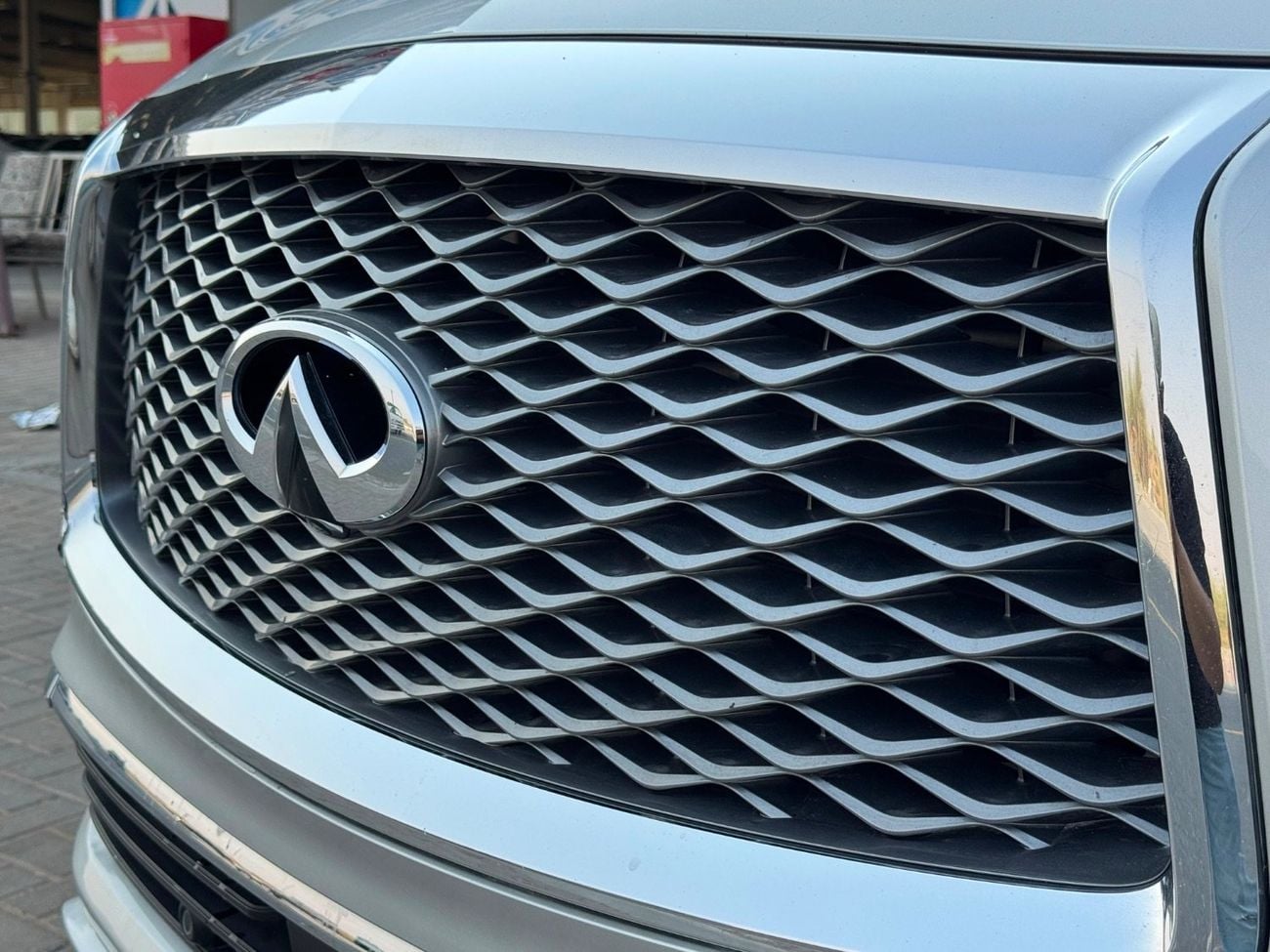 إنفينيتي QX80 LUXE SENSORY PROACTIVE 4X4 / FULL OPTION / RADAR / 360 CAMERA / IN PERFECT CONDITION