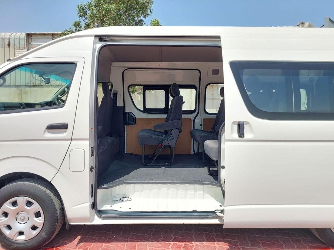 Toyota Hiace GL TOYOTA HIACE COMMUTER VAN RHD 2018 MODEL 3.0 L DIESEL AUTOMATIC(PM21278)