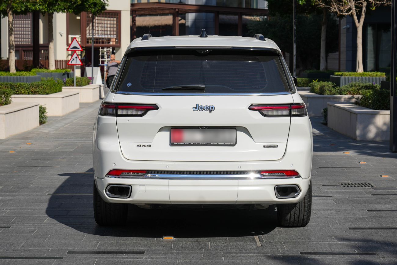 جيب جراند شيروكي overland 7seater