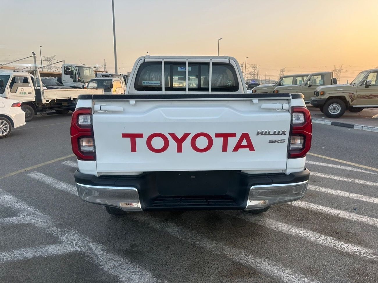 تويوتا هيلوكس GLX 2.7L Double Cab Utility A/T