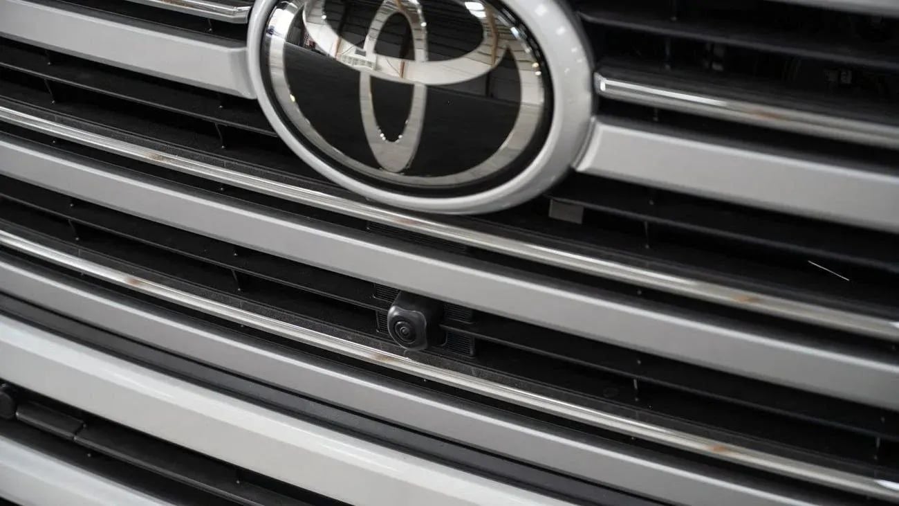 Toyota Land Cruiser LAND cruiser VXR 3.5 petrol 2026