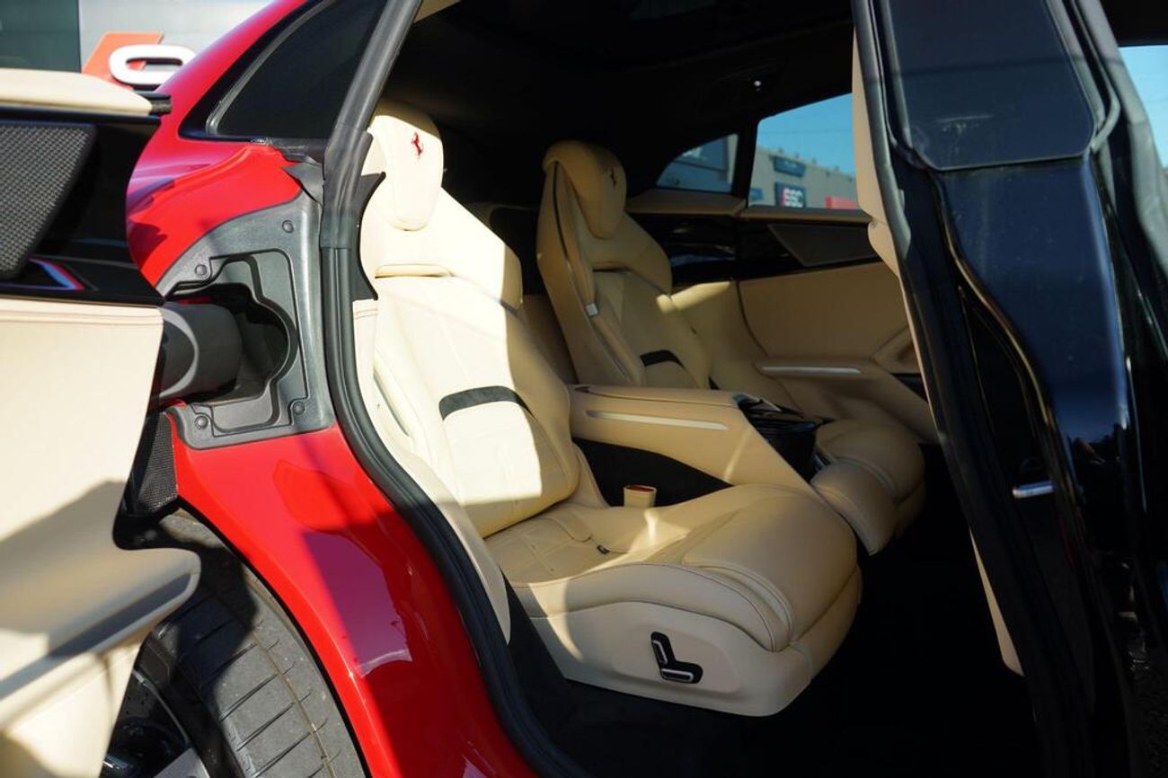 فيراري بوروسانجوي 6.5 V12 F1 DCT 4WD Euro 6 (s/s) 4dr (EXPORT ONLY)