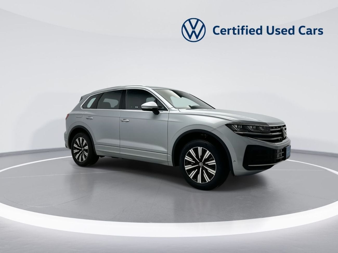 فولكس واجن طوارق ELEGANCE with Sunroof - Leather Seats 3L | 42,100 AED SAVINGS from New Car