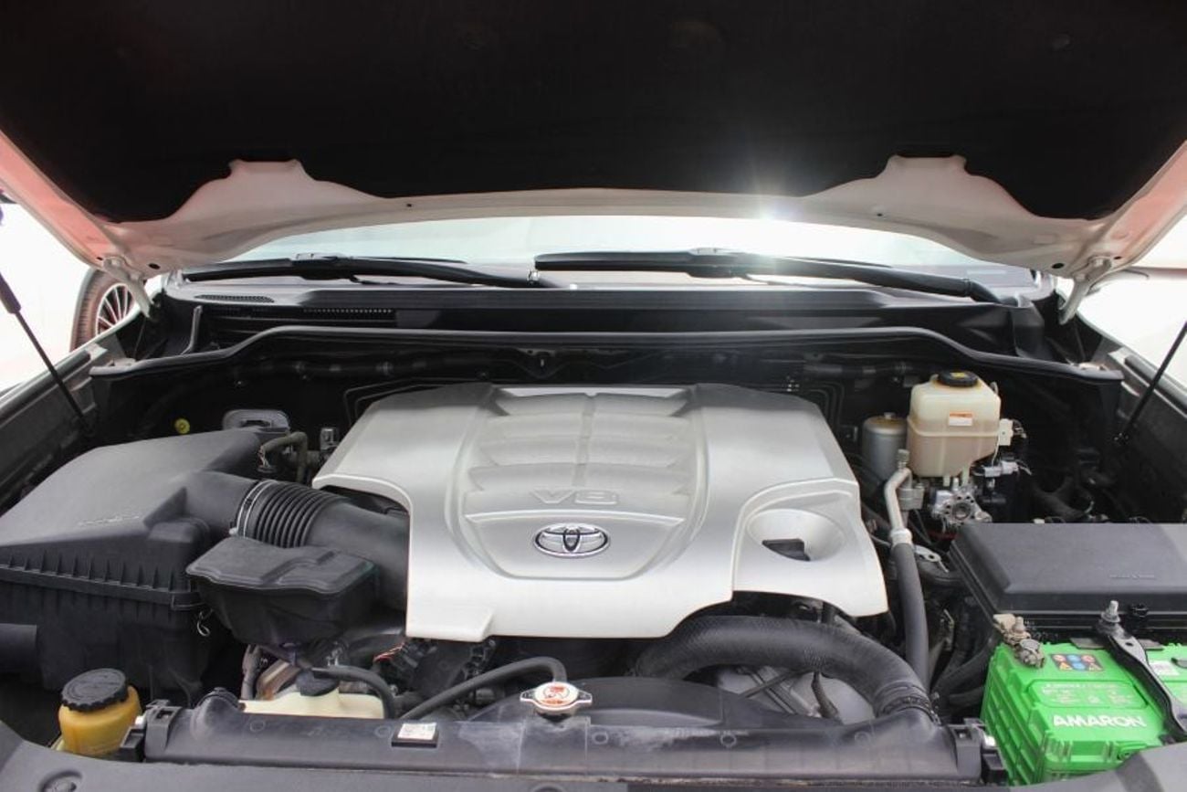 Toyota Land Cruiser STD EXR 5.7L 4WD V8,GCC