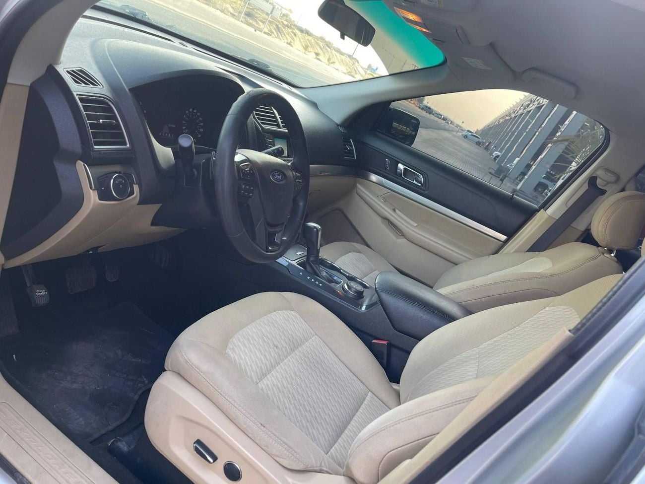 Ford Explorer BASE GCC / 4x4 / 7 SEATERS / DRIVE MODES / LEATHER / RIMS / SUPER CLEAN