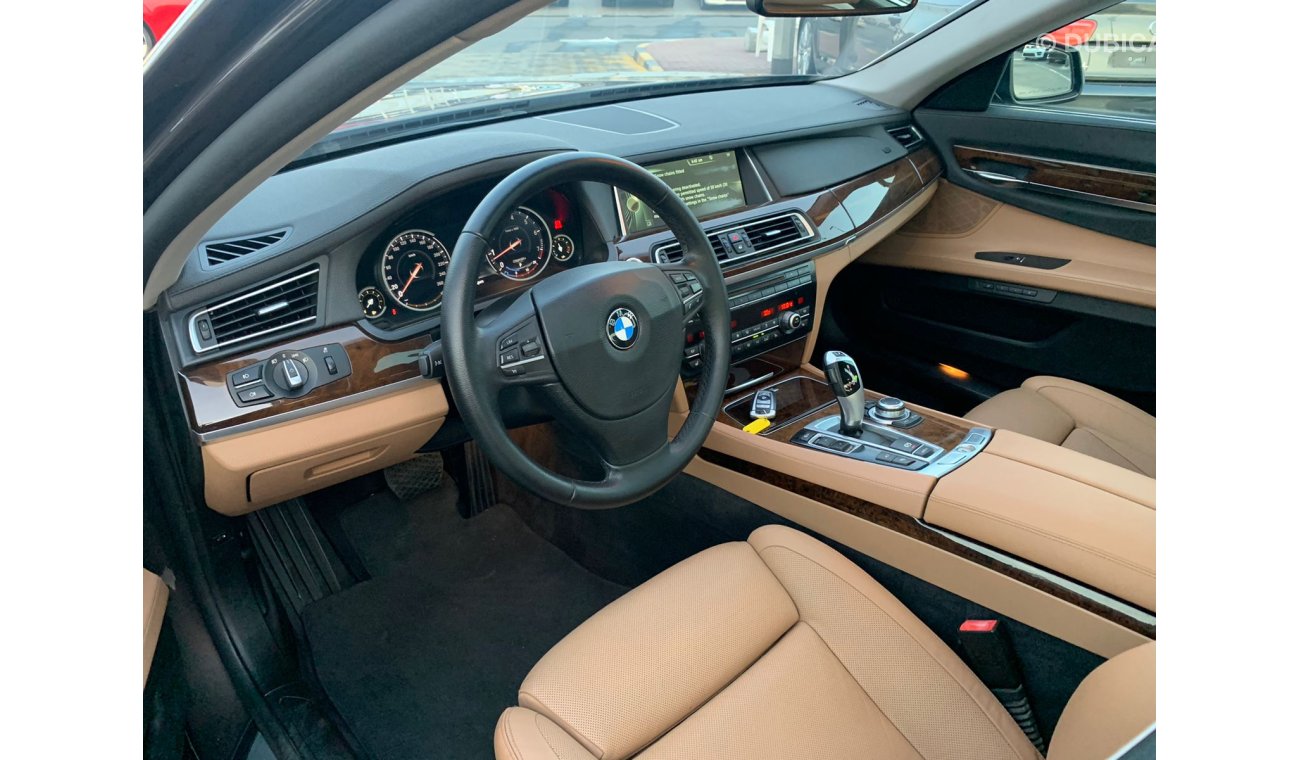 BMW 740Li BMW 740 Li_2013_GCC_Excellent_Condihion _Full option