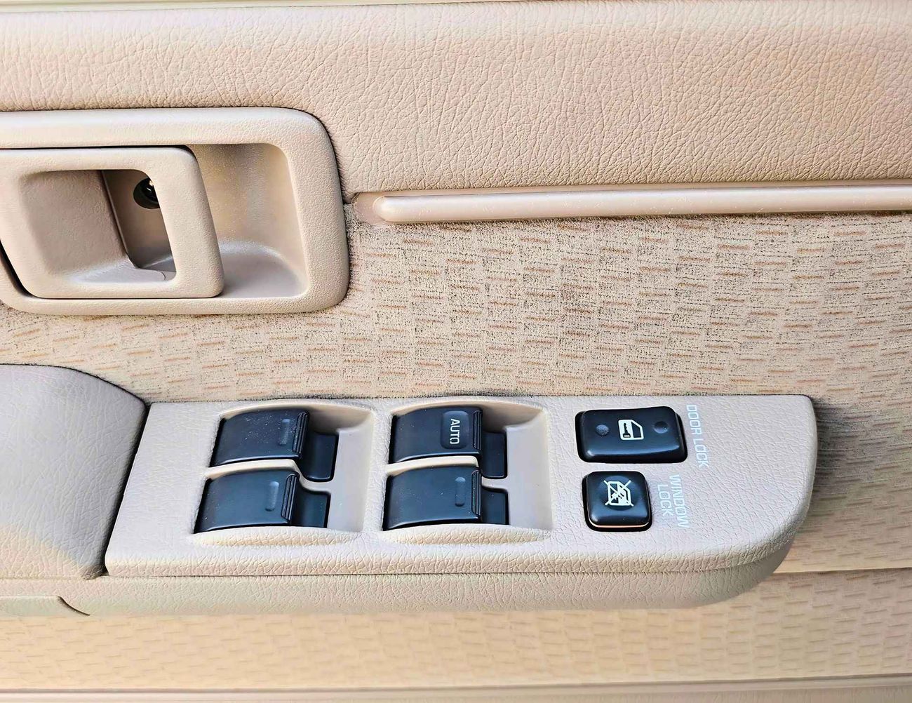 تويوتا لاند كروزر 70 LX LC76 | 4.0L V6 PETROL | M/T | DVD CAMERA | 5 DOOR BASIC | 4WD (CODE # 69034)