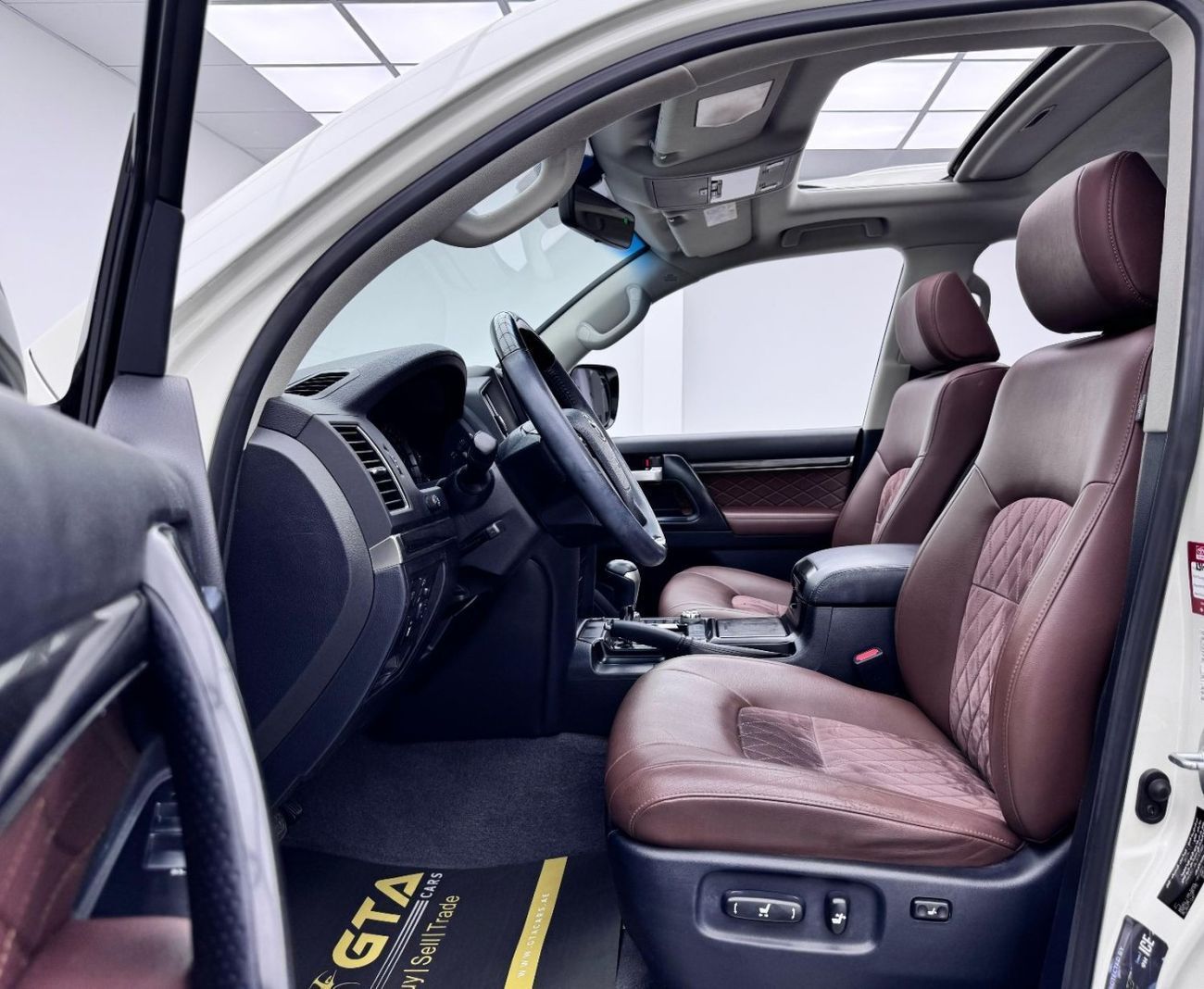 Toyota Land Cruiser GXR GT 4.0L 2020 Toyota Land Cruiser GXR Grand Touring, Warranty, Full Toyota Service History, 7 Sea