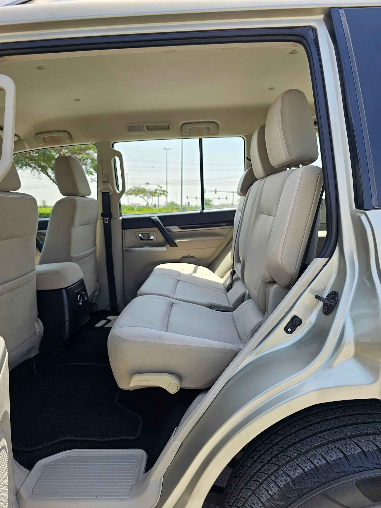 Mitsubishi Pajero /GLS 3.5/ 4WD/ DVD CAMERA/ LOW MILEAGE/861 MONTHLY/LOT#700160