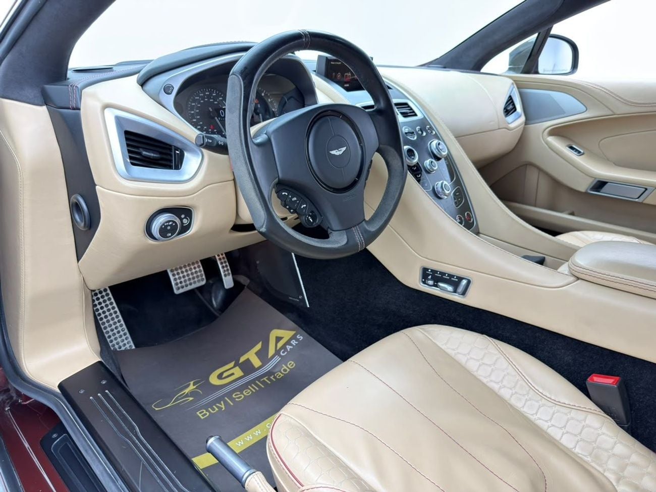 Aston Martin Vanquish STANDARD