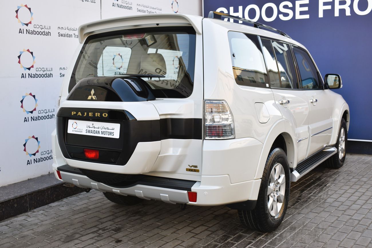 Mitsubishi Pajero AED 1229 PM | 3.0L GLS V6 4WD GCC DEALER WARRANTY