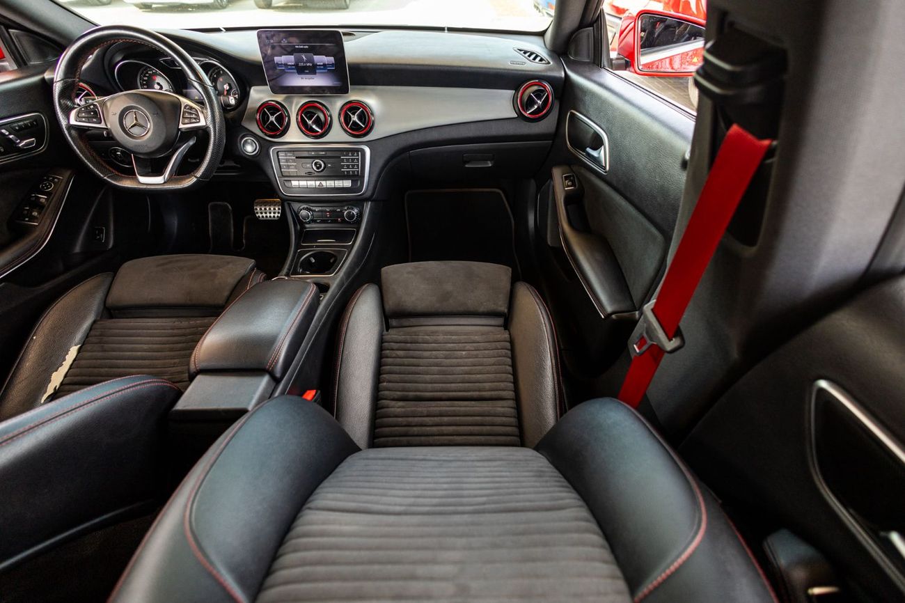 Mercedes-Benz CLA 250 Std 2.0L (224 HP)