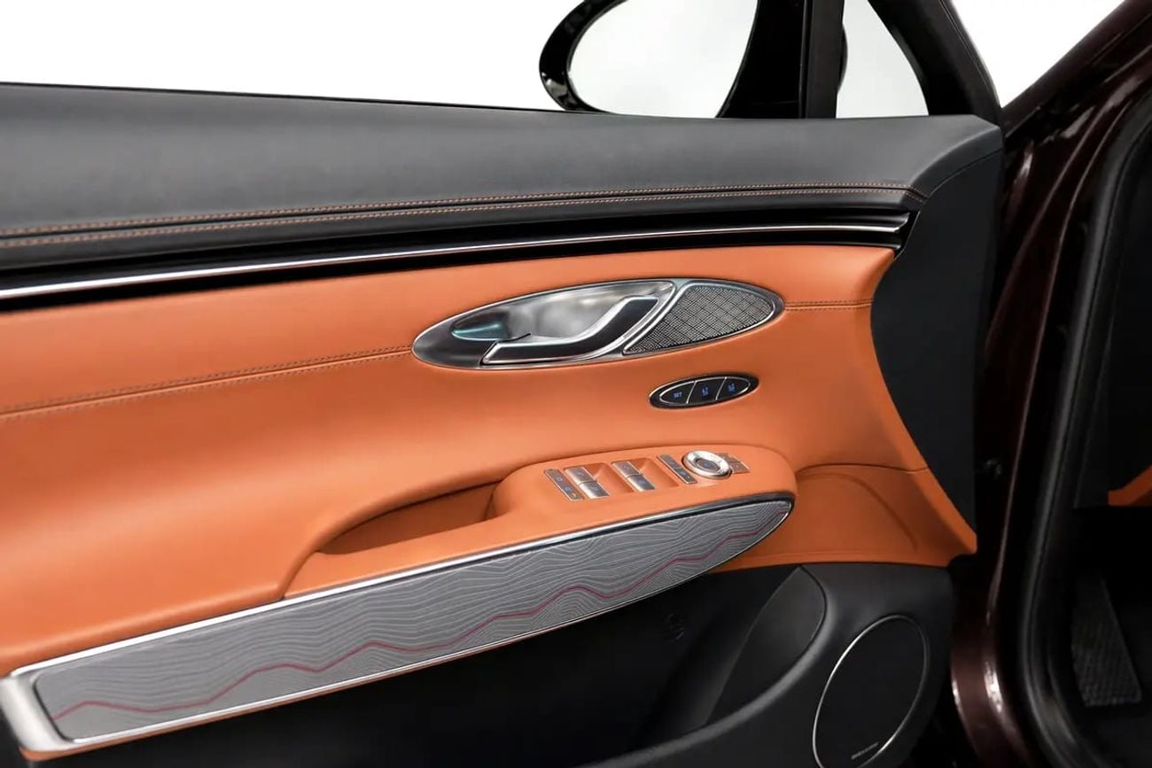 جينيسس GV70 PREMIUM 2023GCC UNDER WARRANTY