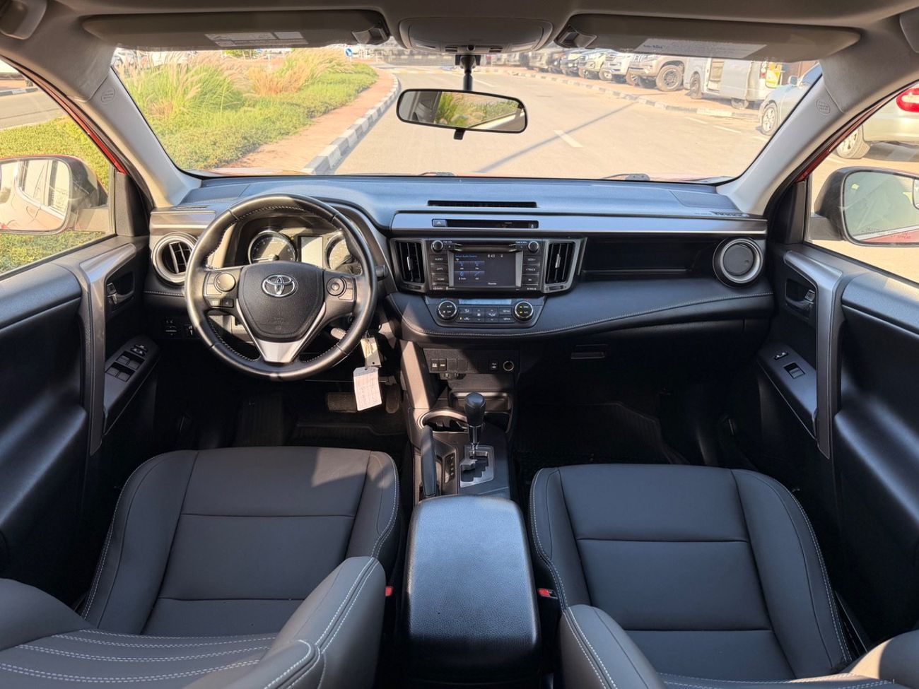 Toyota RAV4 XLE 2.5L sunroof, leather seats full option