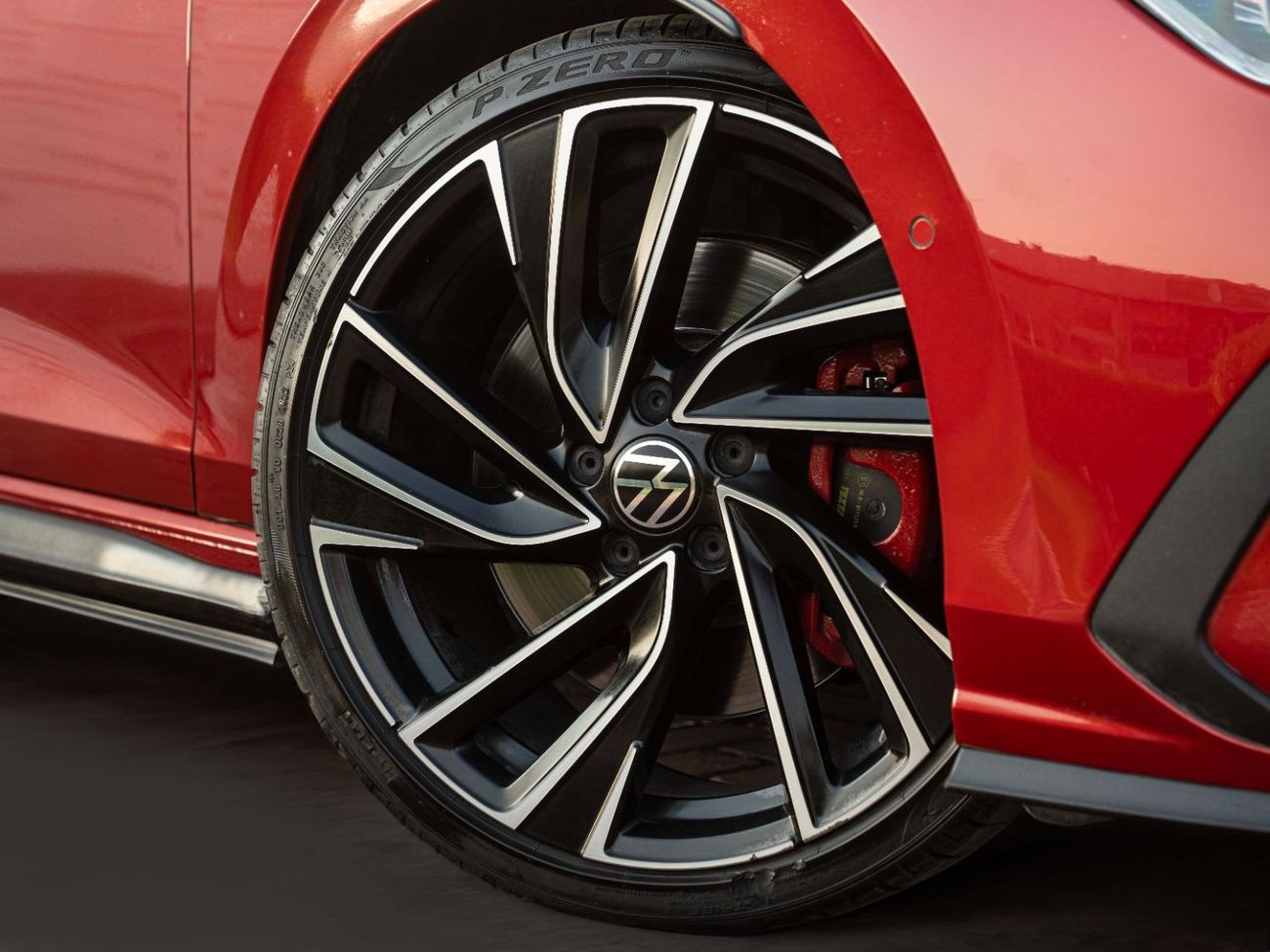 فولكس واجن جولف GTI AED 1,887 PM • GTI P1 MID • ONLY 59,000 KMS • OFFICIAL VOLKSWAGEN SERVICE HISTORY AND WARRANTY