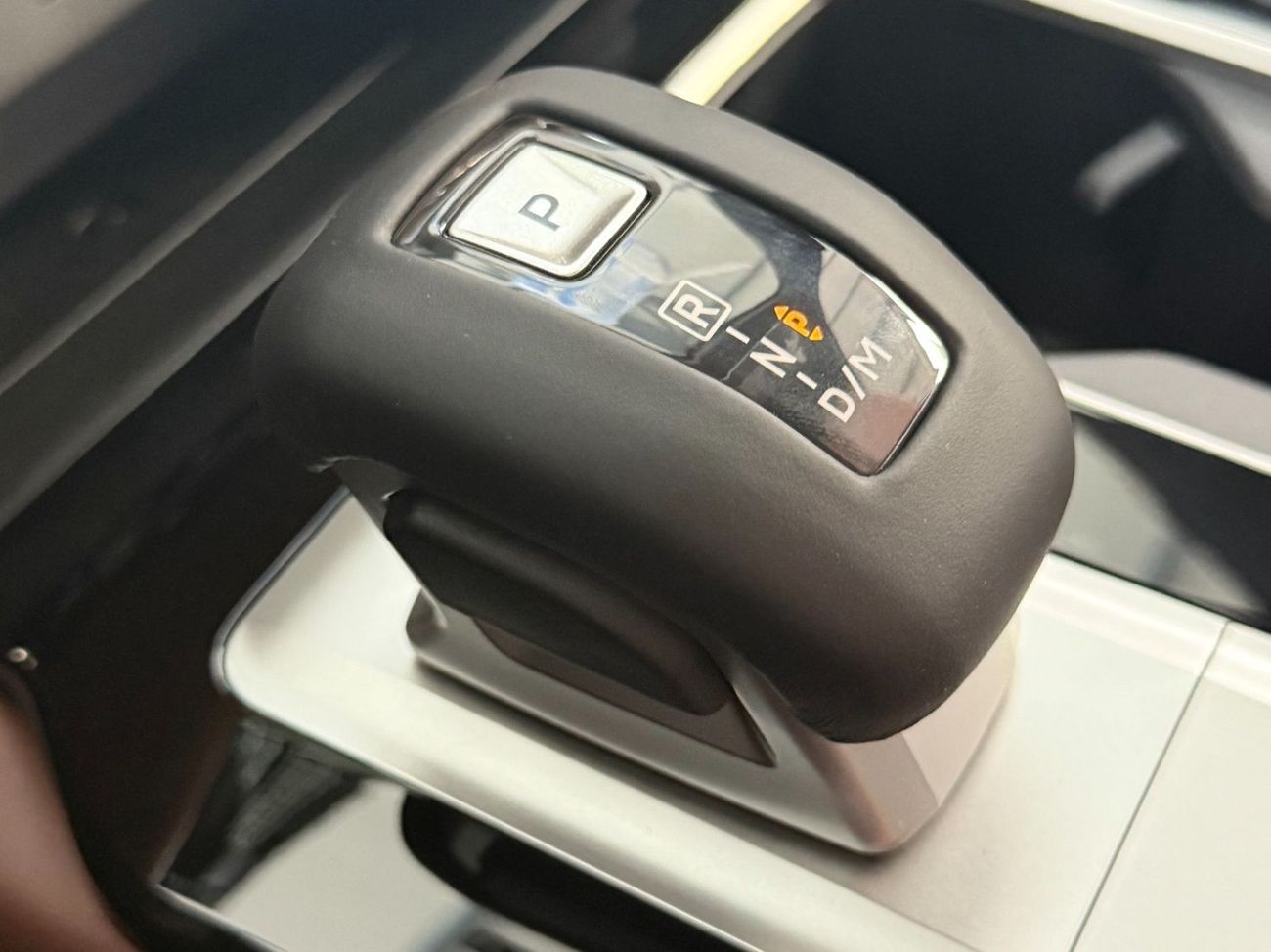 ميتسوبيشي آوتلاندر OUTLANDER 2.5 P-LINE 4WD **EXPORT ONLY**التصدير فقط خارج الخليج**