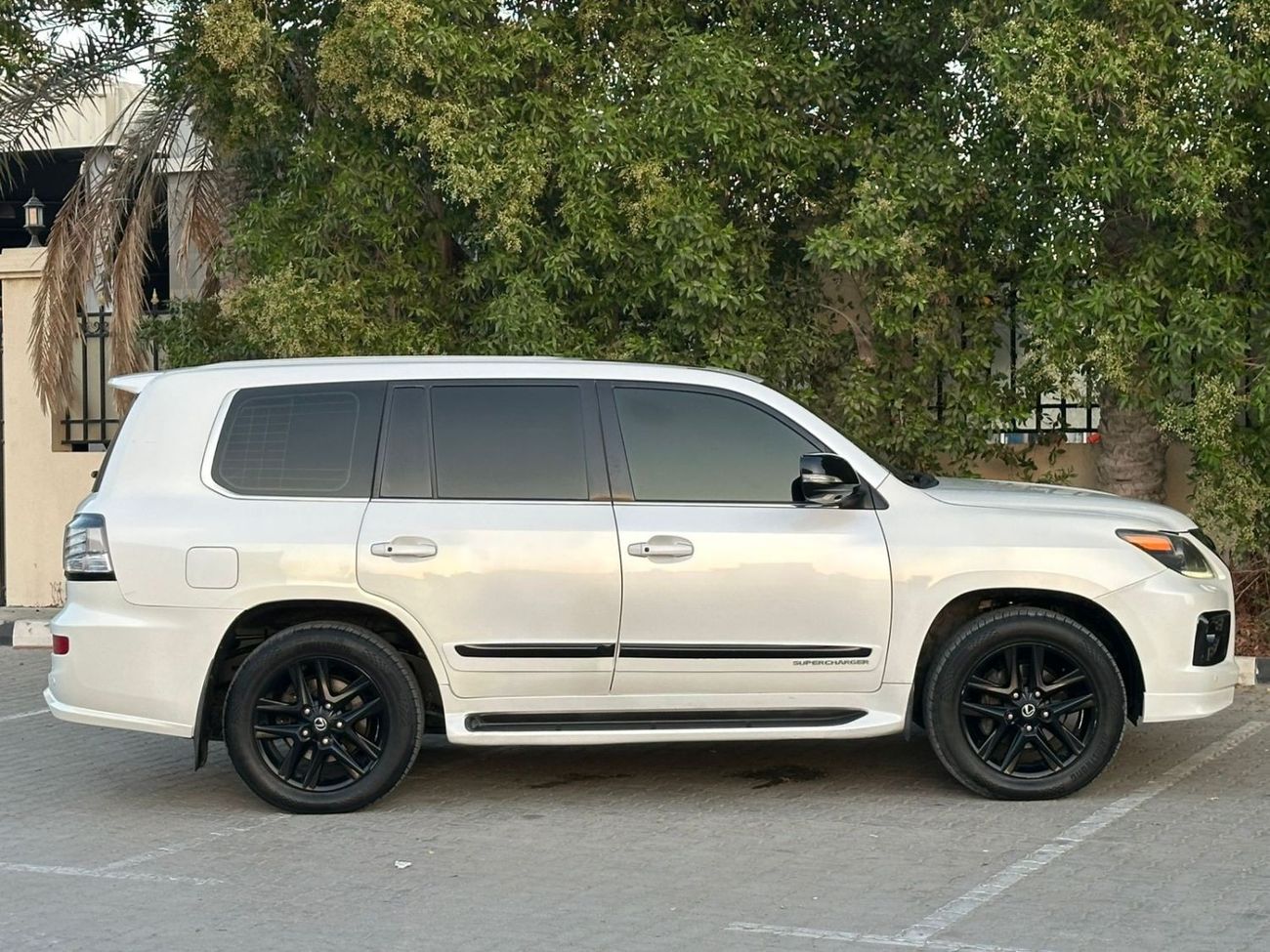 لكزس LX 570 كت سوبر شارج 2009 محول 2015