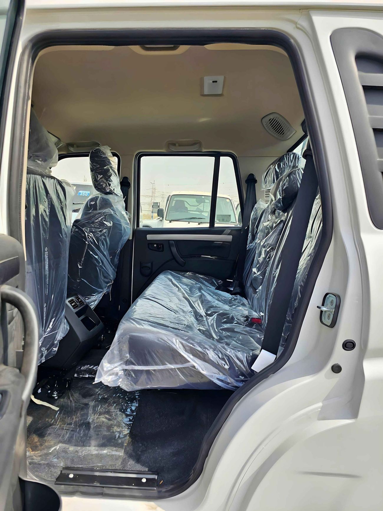 Mahindra Pik Up Double Cabin / A/T, 2.2L V4 Diesel, Hose Power 140HP / 4WD (CODE# 68039)