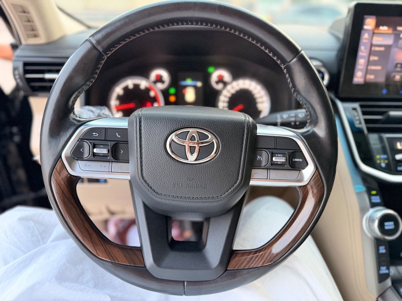 تويوتا لاند كروزر VXR GXR