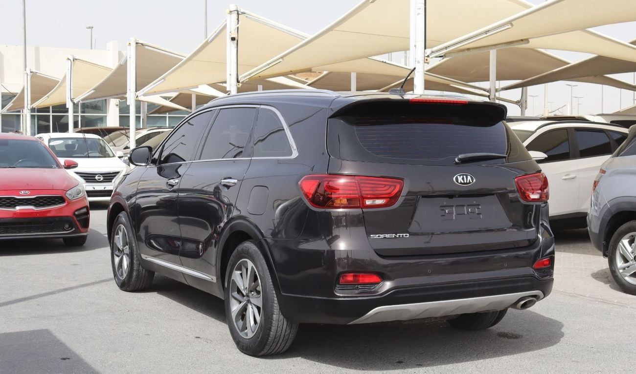 Kia Sorento Base 2.4L AWD Kia Sorento 2020 -GCC - Accident-free -120,000 km - 2.4L -7 seats -In Excellent condit
